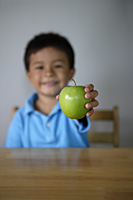 Little boy holding green apple - Yukmin