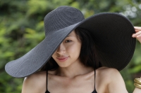 Young woman wearing big black hat - Yukmin