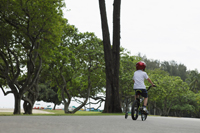 Young boy riding bike with training wheels - Yukmin