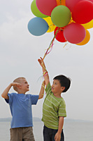 Two boys holding balloons. - Yukmin