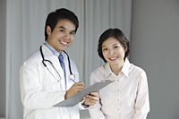 Doctor talking to female patient - Yukmin