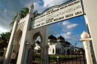 Indonesia, Sumatra, Banda Aceh, Baiturrahman Great Mosque. - Steve Raymer