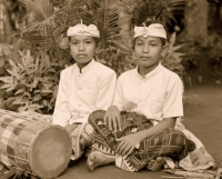 Indonesia, Bali, boys in traditional costumes with hand drum in foreground - Jack Hollingsworth