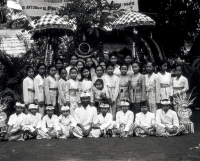 Indonesia, Bali, group portrait of children in traditional costume - Jack Hollingsworth