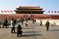 China, Beijing, Sightseers at Tiananmen Gate - Gareth Jones