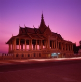 Cambodia, Phnom Penh, Chan Chaya Pavilion of the Royal Palace at dusk - Gareth Jones