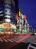 Japan, Tokyo, Shinjuku, Busy junction at dusk - Rex Butcher