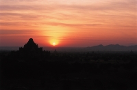 Myanmar (Burma), Bagan, Temples of Bagan at dawn - John McDermott