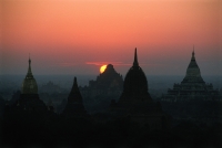 Myanmar (Burma), Bagan, Temples of Bagan at dawn - John McDermott