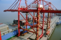 China, Shanghai, port of Shanghai - Alex Mares-Manton