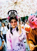 China, Hong Kong, Cheung Chau Island, Portrait of a woman wearing a traditional costume during the Bun Festival procession in 2000 - Carsten Schael