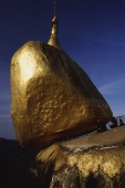 Myanmar (Burma), Kyaiktiyo, Worshippers at 'golden rock'. - Martin Westlake