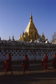 Myanmar (Burma), Nyaungshwe, Inle lake, Buddhist monks walking pass Yadanaman Aung Paya. - Martin Westlake