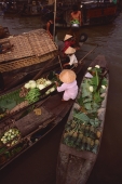 Vietnam, Can Tho, Hau river, Fruit and vegetable sellers, floating market. - Martin Westlake