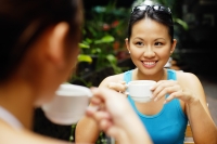 Young women at cafe, drinking coffee - Alex Microstock02