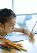 Young girl drawing with pencil - Alex Microstock02
