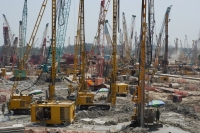 Cranes on a construction site - Yukmin