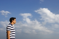Young man looking at the sky - Yukmin