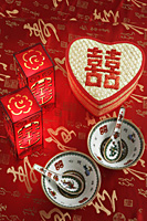 Double happiness heart-shaped box, traditional wedding lamps, Chinese bowls and spoons - Asia Images Group
