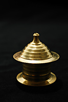 Brass pot with lid - Nugene Chiang