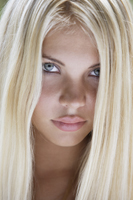 Portrait of young blond woman - Alex Mares-Manton